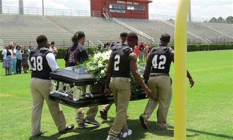 Mountain View High School football team honors team mom who died at game